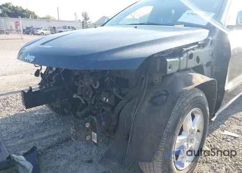 2011 Jeep Grand Cherokee Laredo z USA, uszkodzony, nr VIN 1J4RR4GG8BC587311